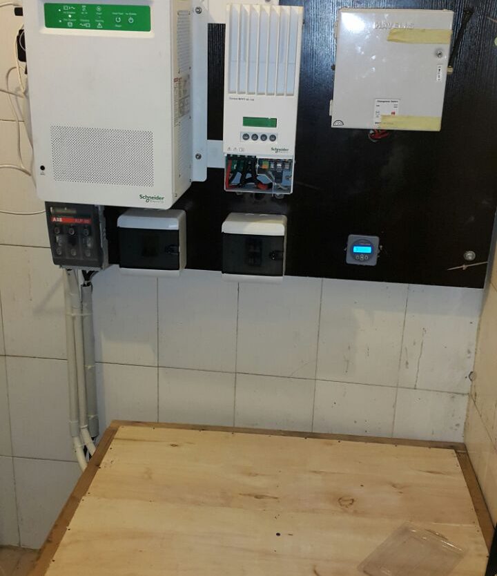 Schneider Electric Conext SW and MPPT